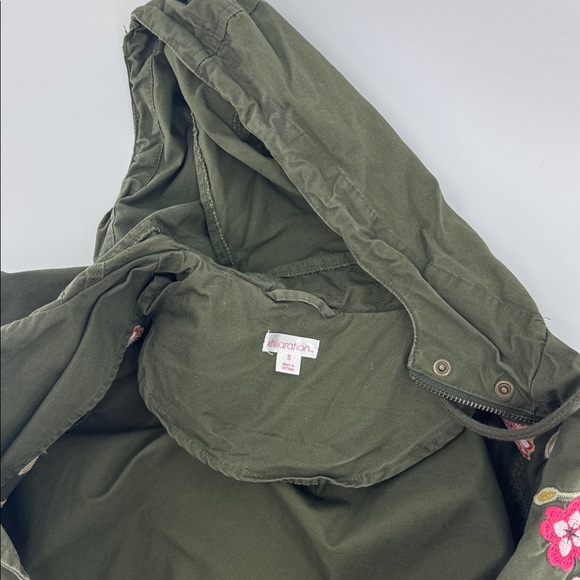 XHILARATION Women’s Olive Green Floral Embroidered Utility Jacket Size S EUC - Picture 9 of 16